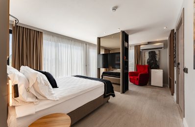 MUA04573-HDR